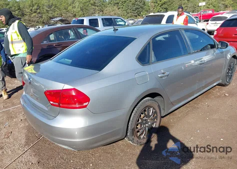 2012 Volkswagen Passat 2.5L S z USA, uszkodzony, nr VIN 1VWAP7A37CC063632